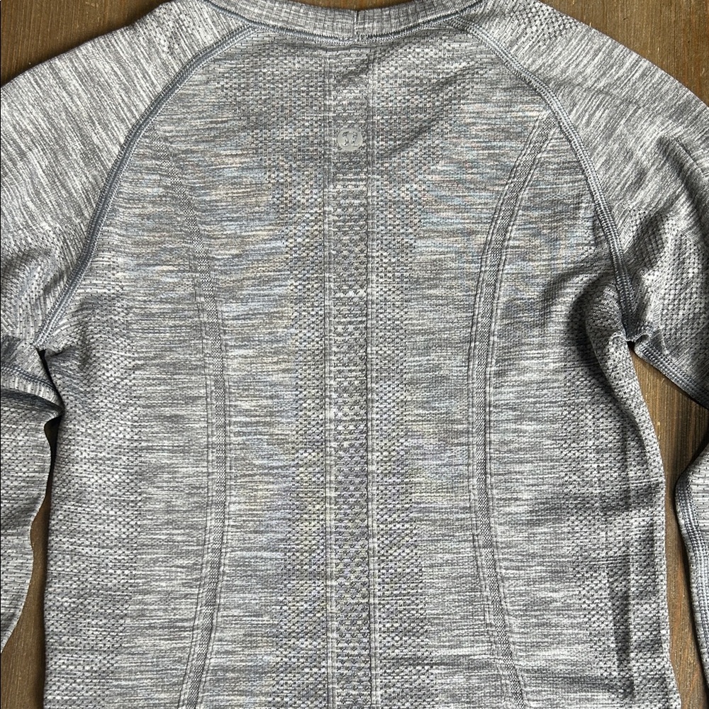 Lululemon Athletica Light Gray Long Sleeve Tee - Picture 15 of 16